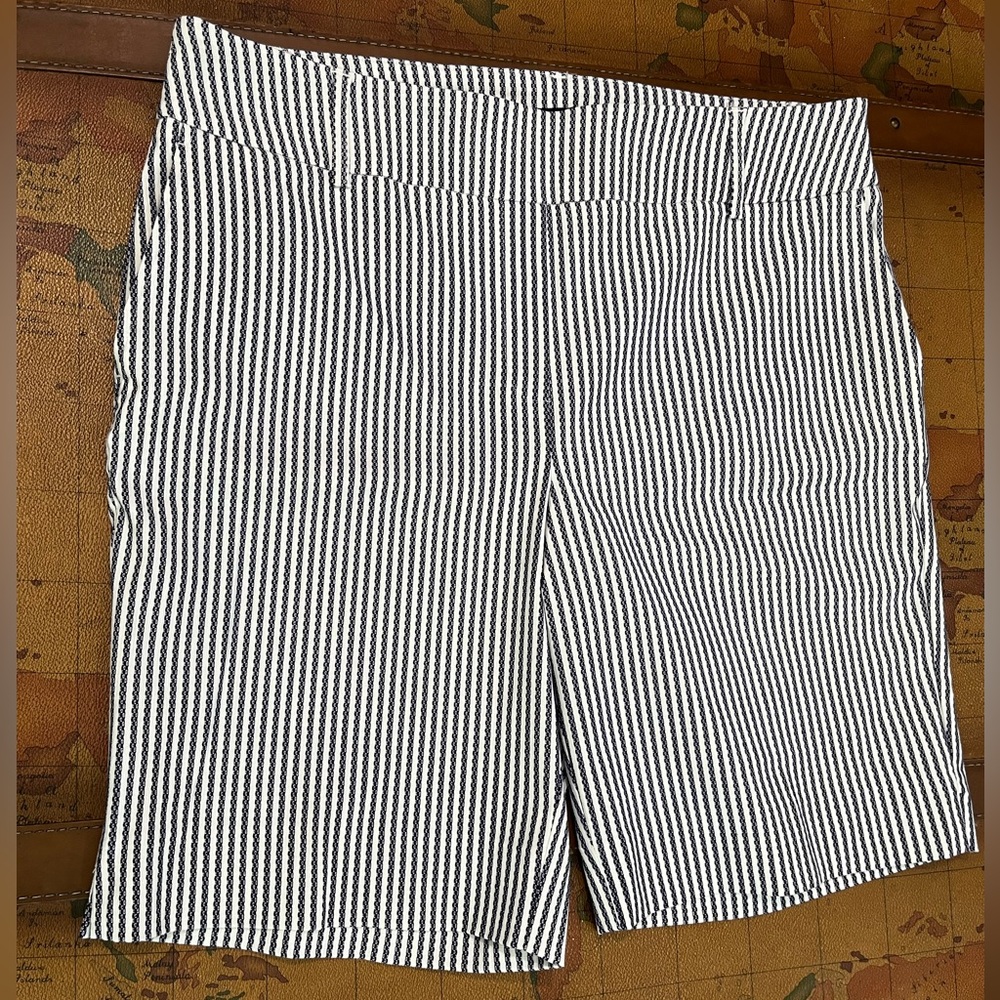 Hilary Radley Blue White Stretch Striped Pull-On Seersucker Womens Bermuda Short